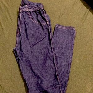 Denim patterned leggings with embellished rear pockets
